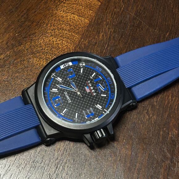 THRE3 USF9104 Quartz Analog Men's Watch - Picture 3 of 5